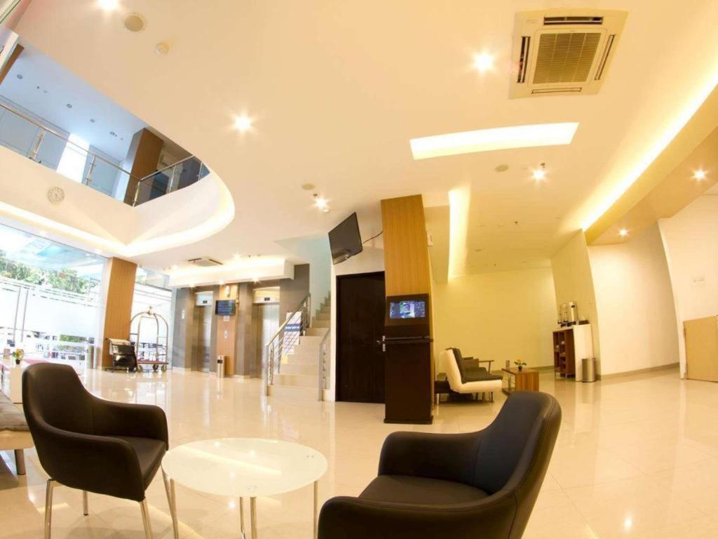 Hotel 88 Grogol By Wh Jakarta Eksteriør billede