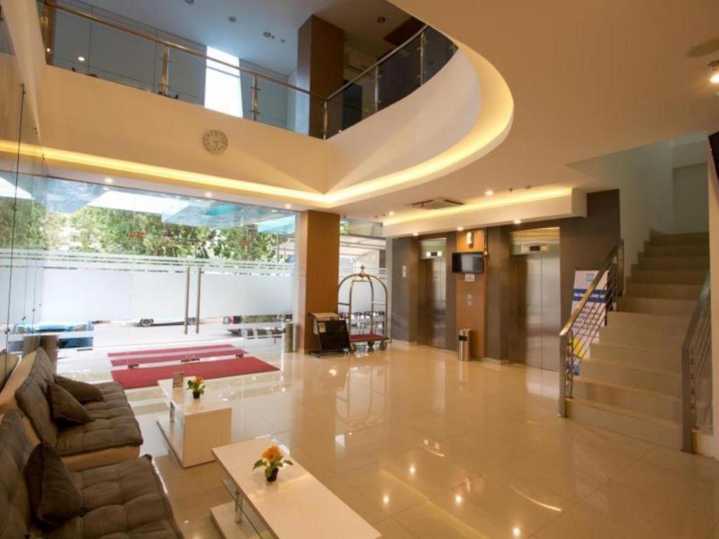 Hotel 88 Grogol By Wh Jakarta Eksteriør billede