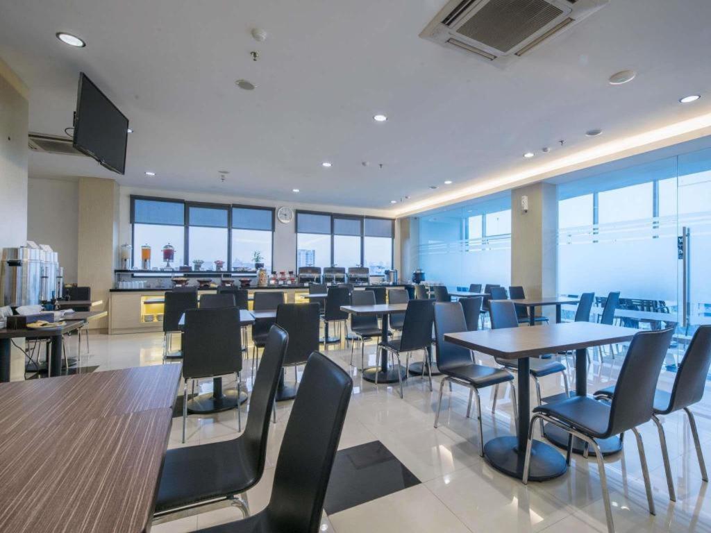 Hotel 88 Grogol By Wh Jakarta Eksteriør billede